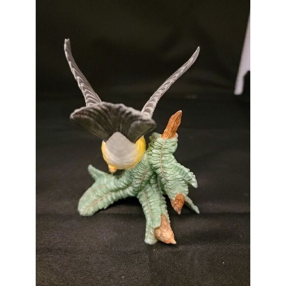 Lenox MAGNOLIA WARBLER Porcelain Bird Figurine 1999 - Picture 3 of 6